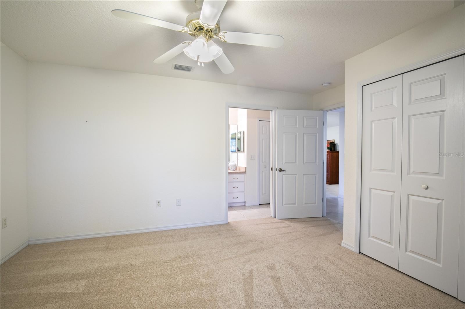 TAVARES LAKE SAUNDERS POINTE LT 01 - Residential