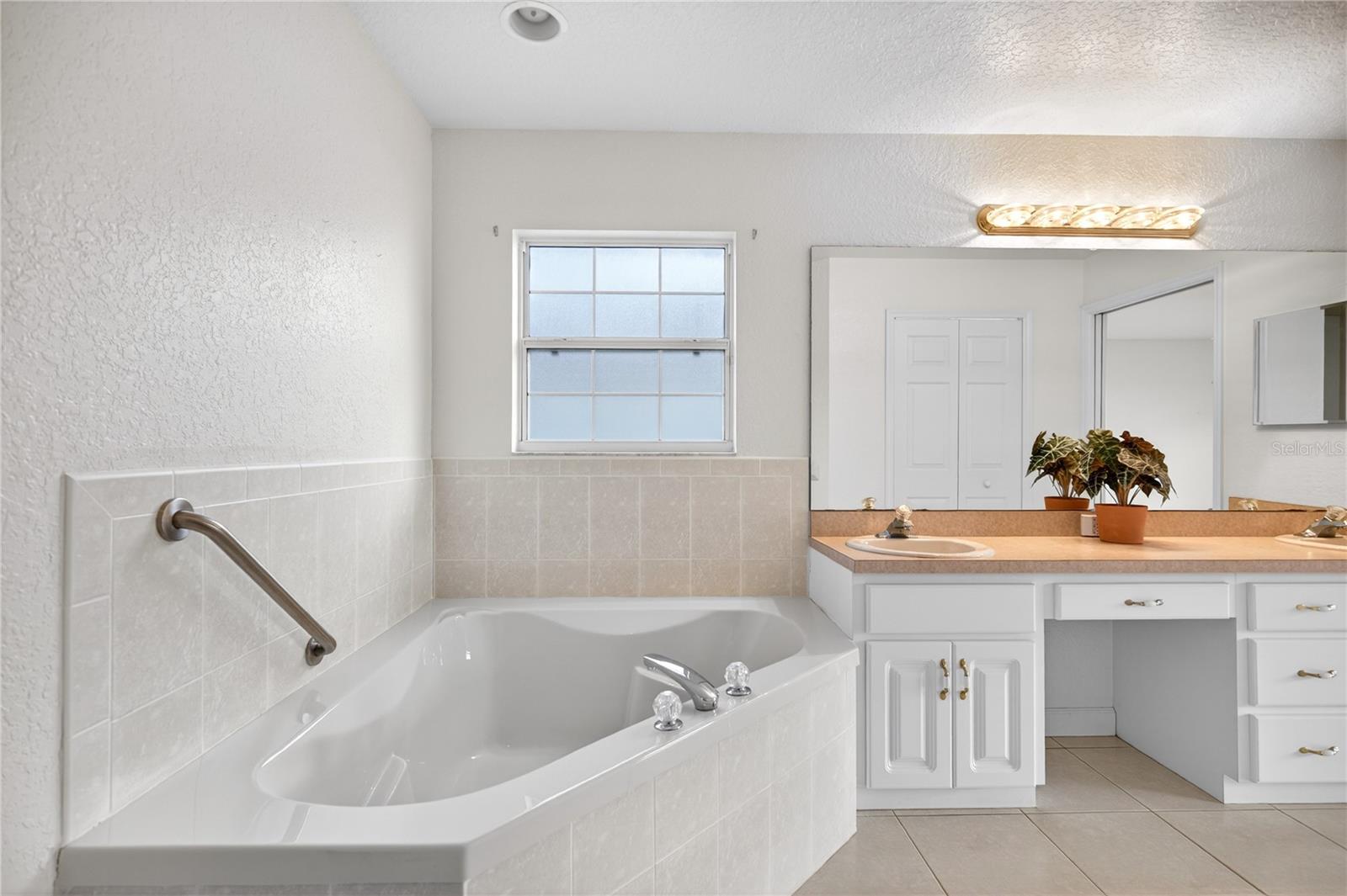 TAVARES LAKE SAUNDERS POINTE LT 01 - Residential