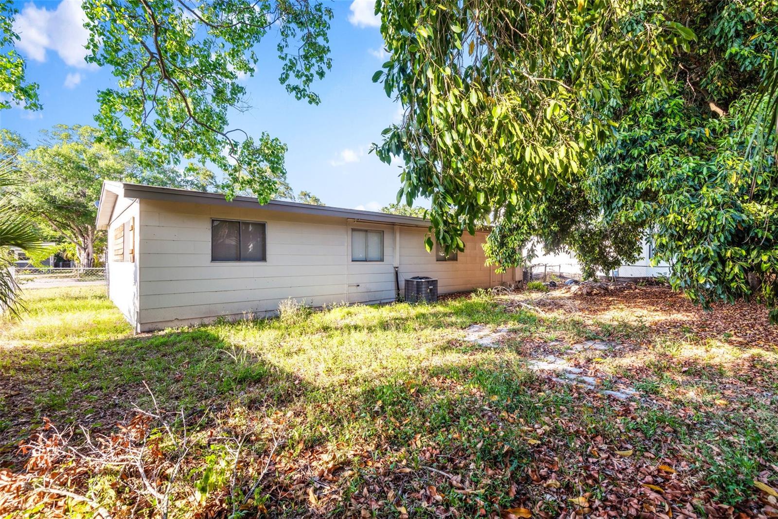 GANDY GARDENS 1 - Land