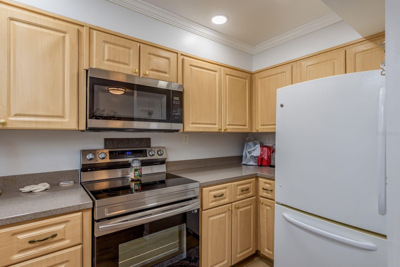 SUNSHINE TOWERS APT RESIDENCES - Residential