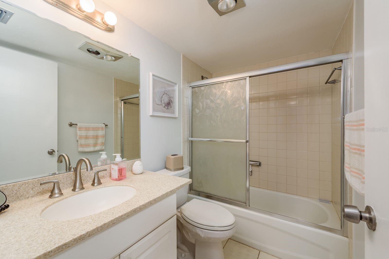 SUNSHINE TOWERS APT RESIDENCES - Residential