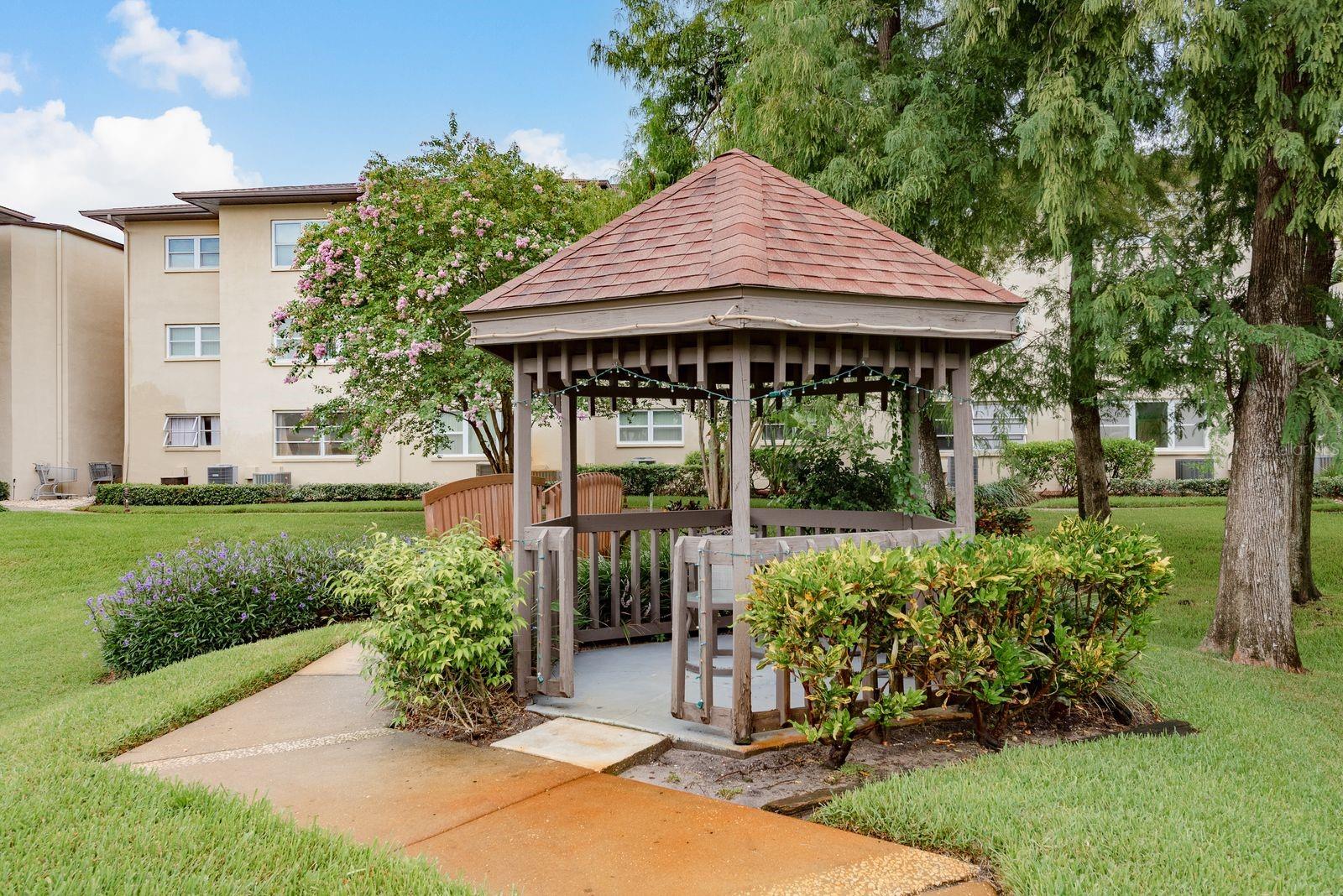 SUNSHINE TOWERS APT RESIDENCES - Residential