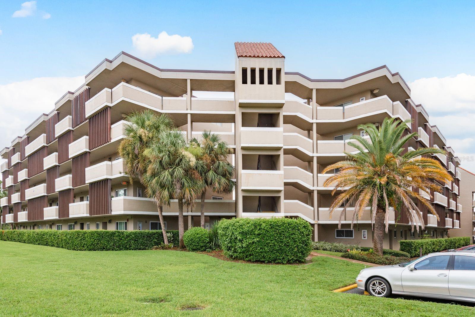 SUNSHINE TOWERS APT RESIDENCES - Residential