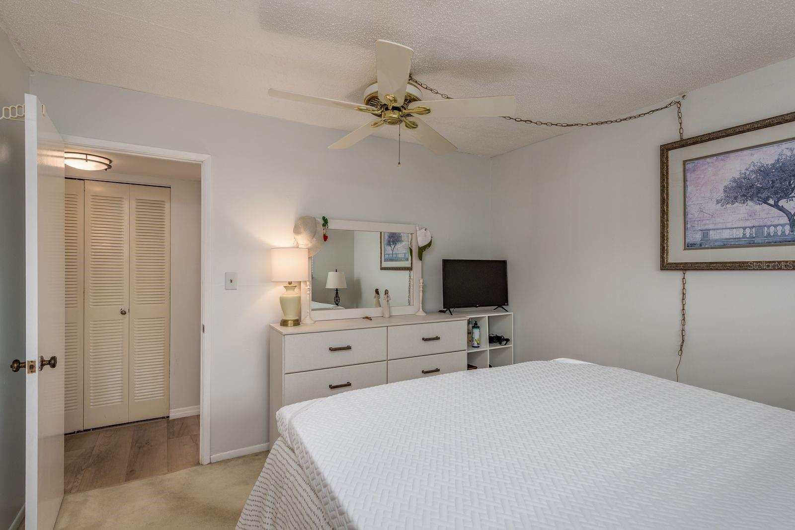 SUNSHINE TOWERS APT RESIDENCES - Residential