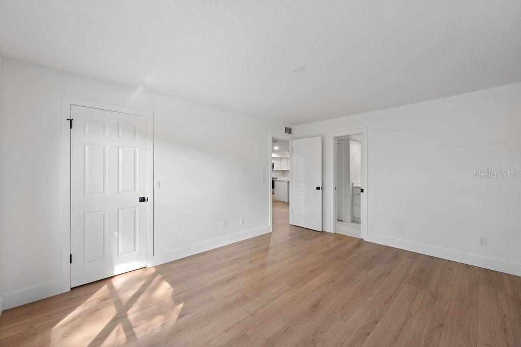 LAKE PINELOCH VILLAGE CONDO 03 - Residential