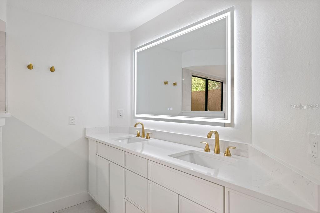 LAKE PINELOCH VILLAGE CONDO 03 - Residential