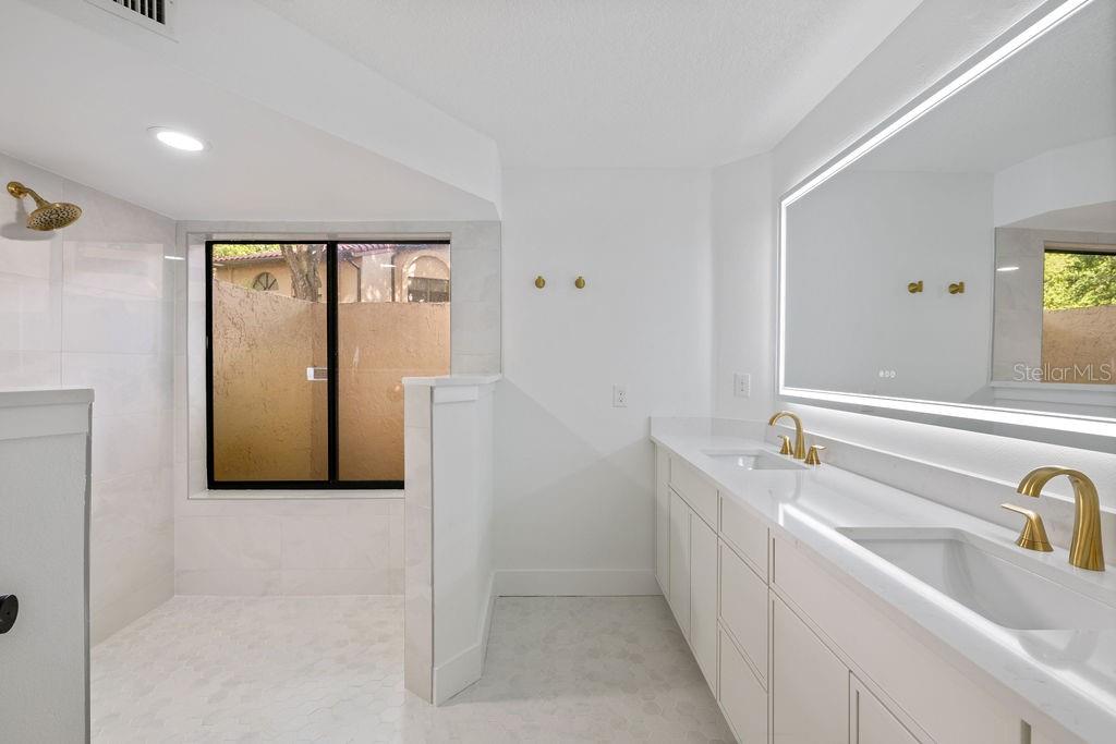 LAKE PINELOCH VILLAGE CONDO 03 - Residential