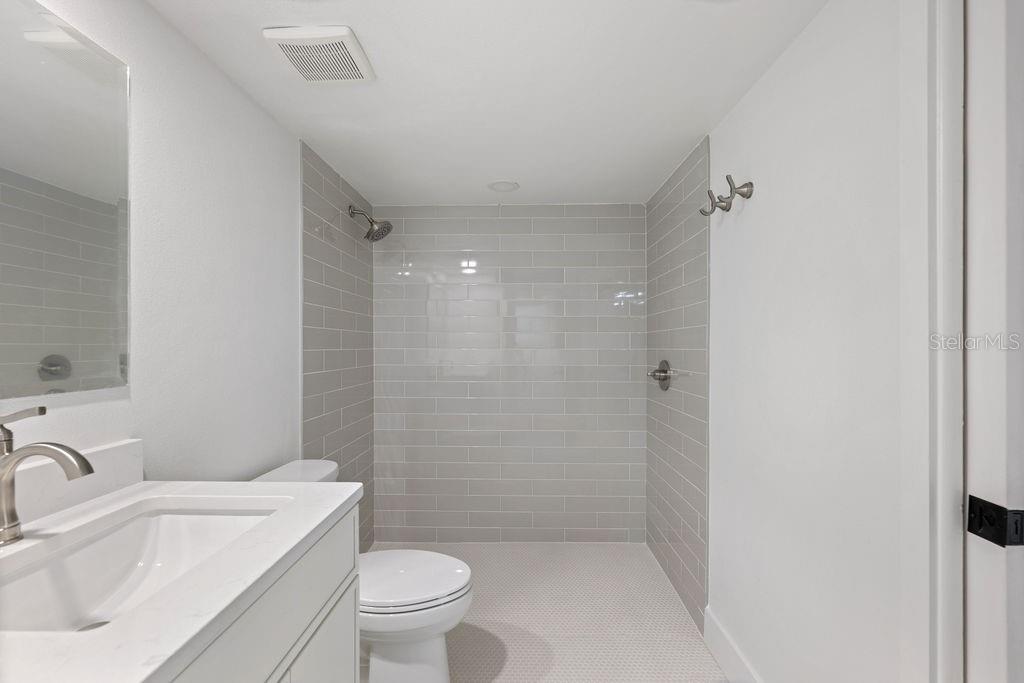 LAKE PINELOCH VILLAGE CONDO 03 - Residential