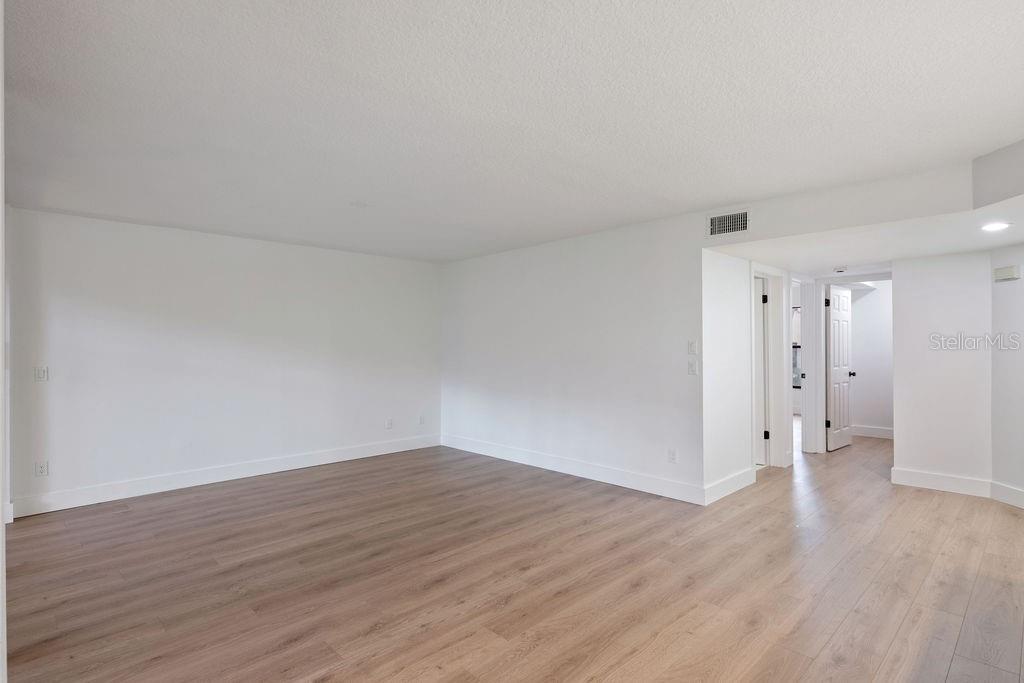 LAKE PINELOCH VILLAGE CONDO 03 - Residential