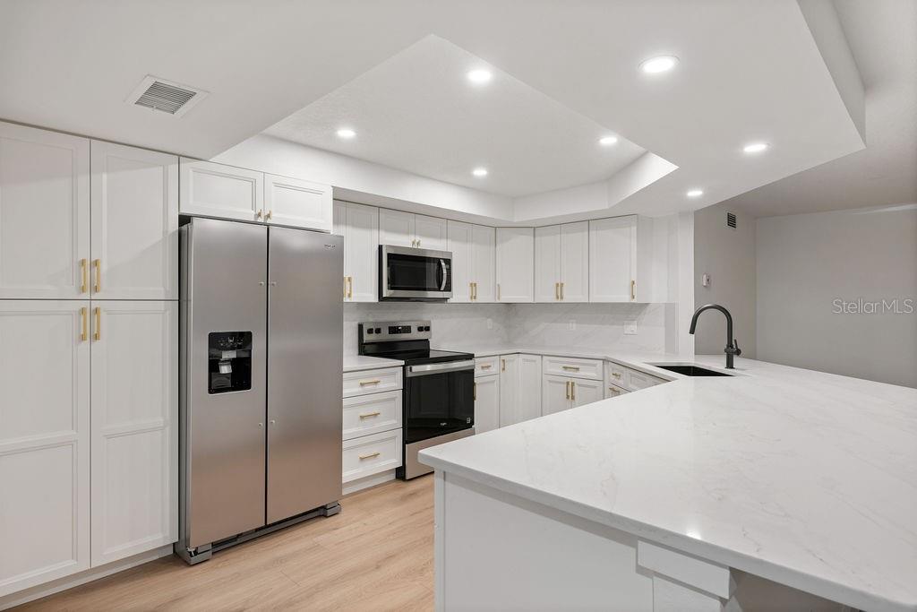 LAKE PINELOCH VILLAGE CONDO 03 - Residential