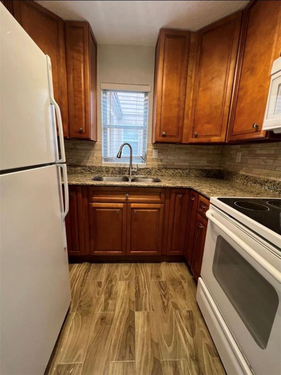 LAKE KATHRYN VILLAGE - Residential Lease