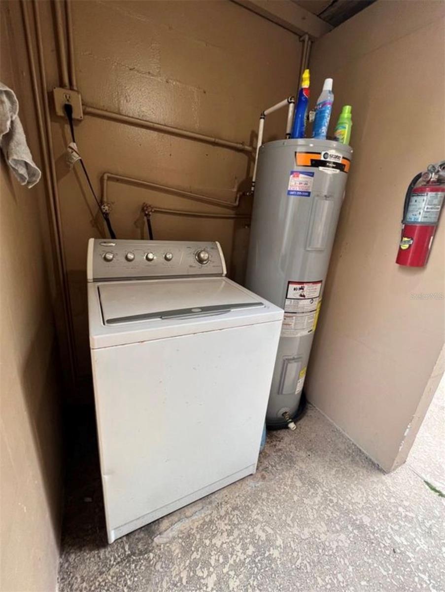 LAKE KATHRYN VILLAGE - Residential Lease