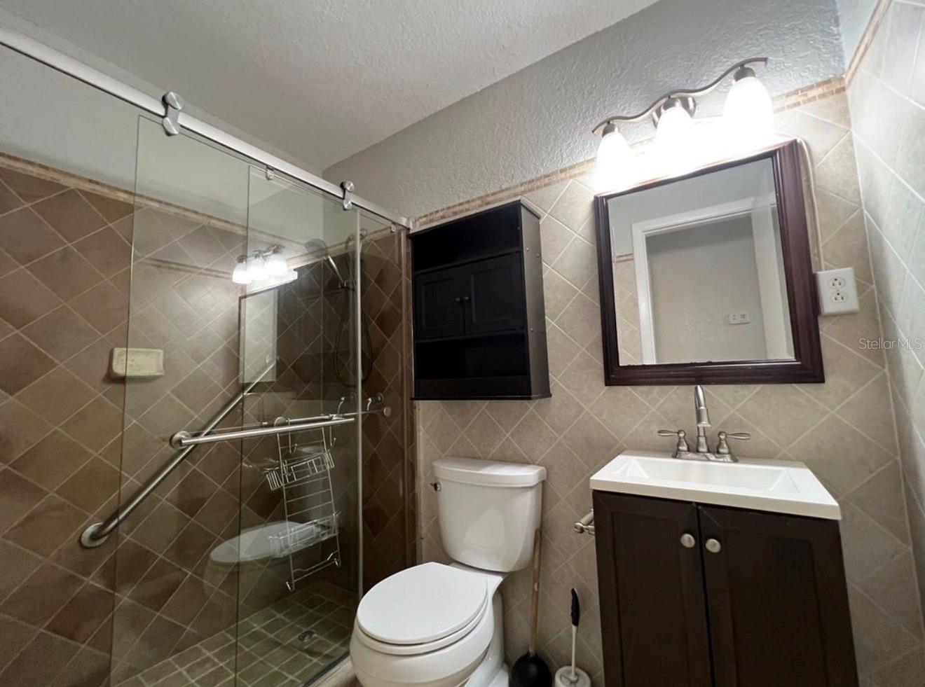 LAKE KATHRYN VILLAGE - Residential Lease