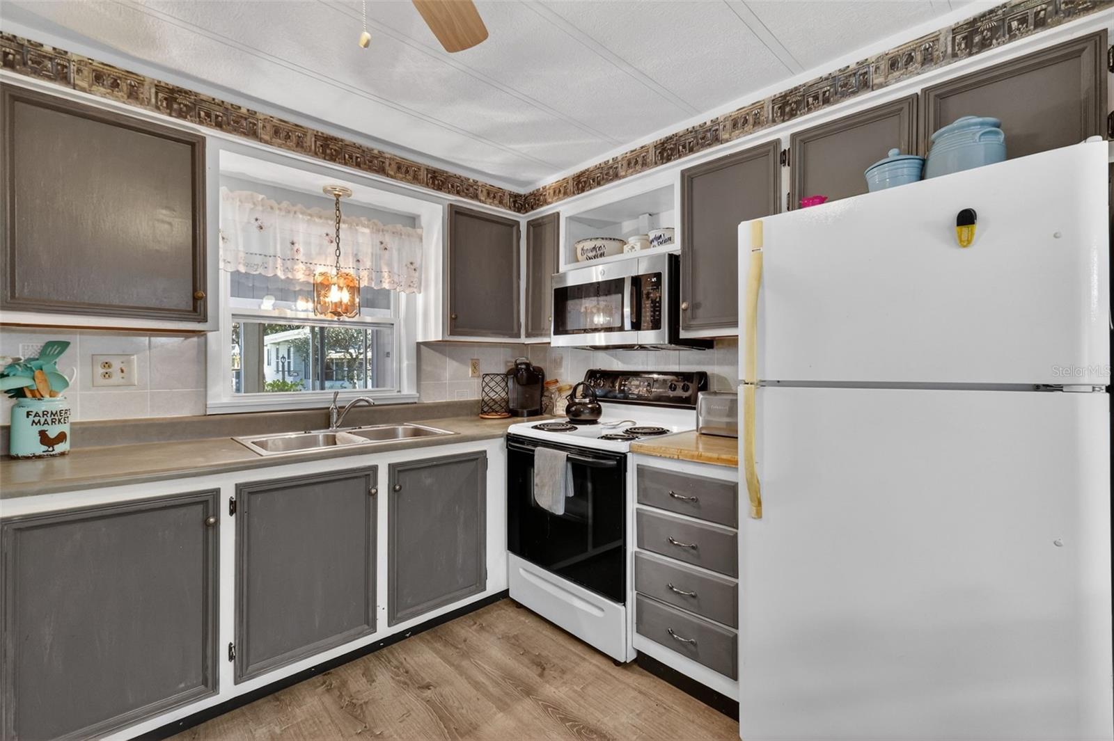 BONFIRE MOBILE HOME VILLAGE - Residential