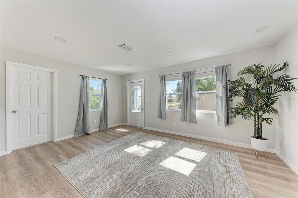 Photo of 702 20th Avenue W, Bradenton, FL 34205 (MLS # TB8470827)