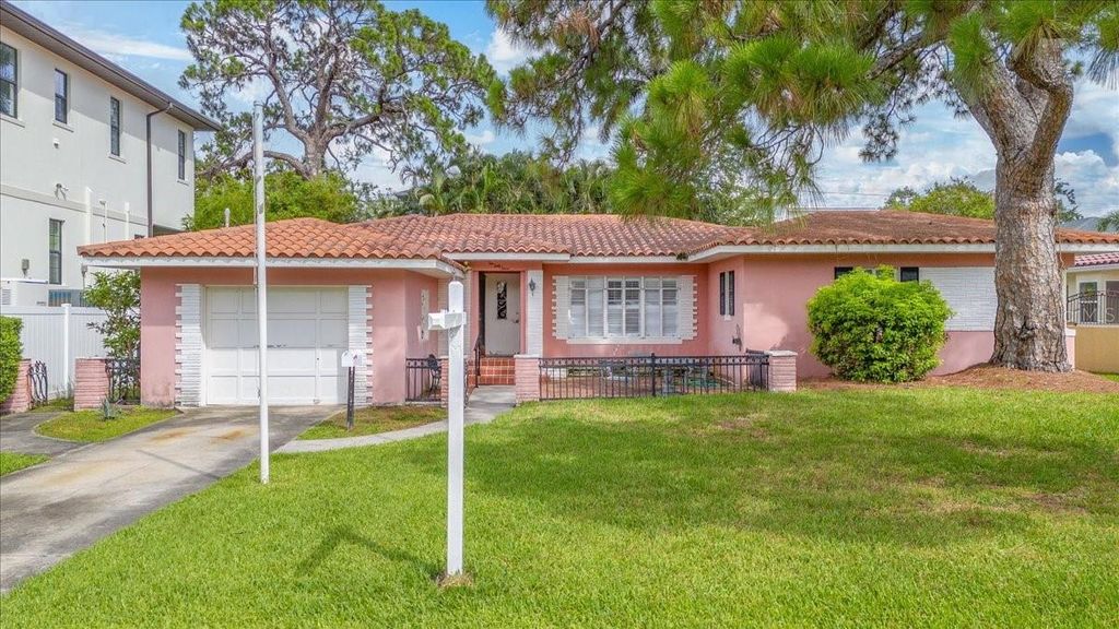 Photo of 267 Snell Isle Boulevard NE, St Petersburg, FL 33704 (MLS # TB8400715)