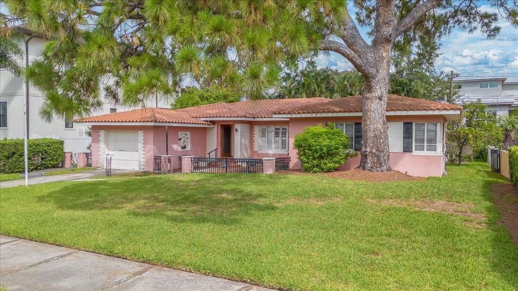 Photo of 267 Snell Isle Boulevard NE, St Petersburg, FL 33704 (MLS # TB8400715)