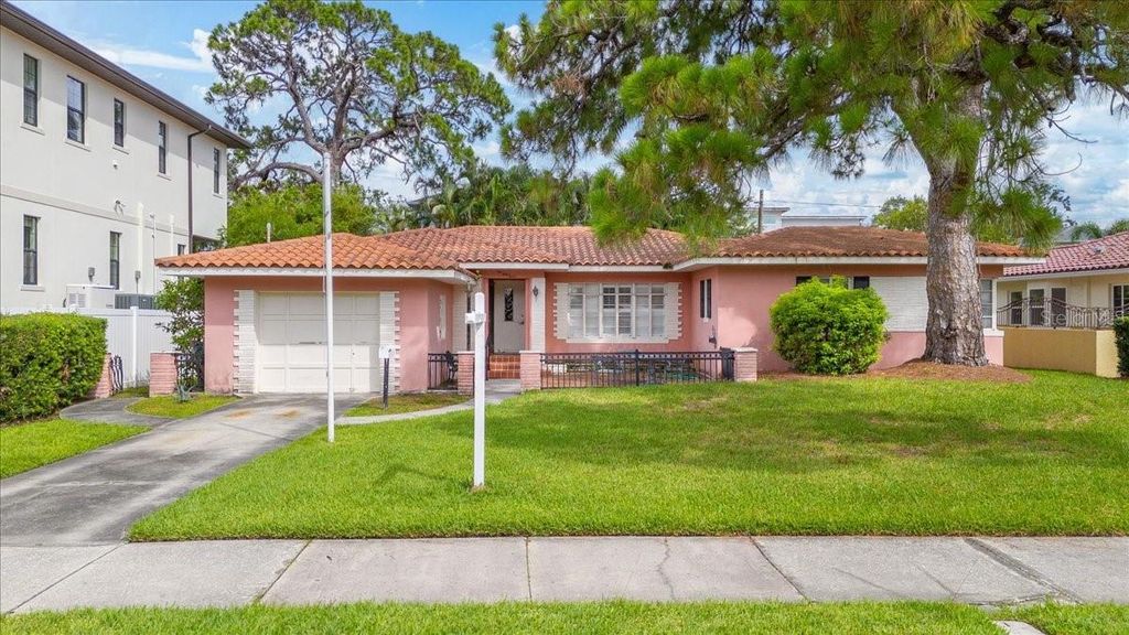 Photo of 267 Snell Isle Boulevard NE, St Petersburg, FL 33704 (MLS # TB8400715)