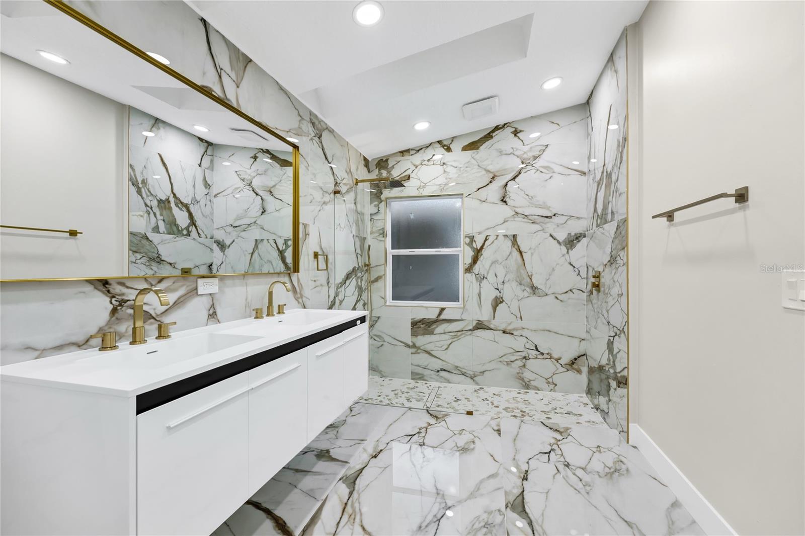 MAYFAIR - Residential