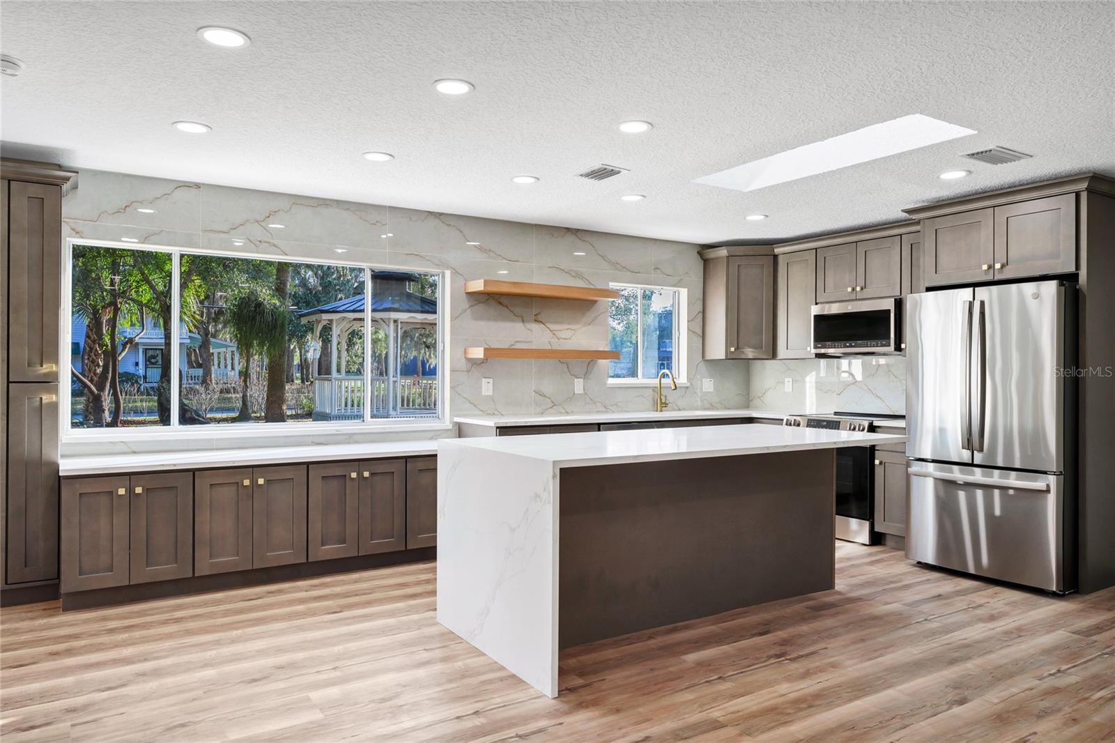 MAYFAIR - Residential