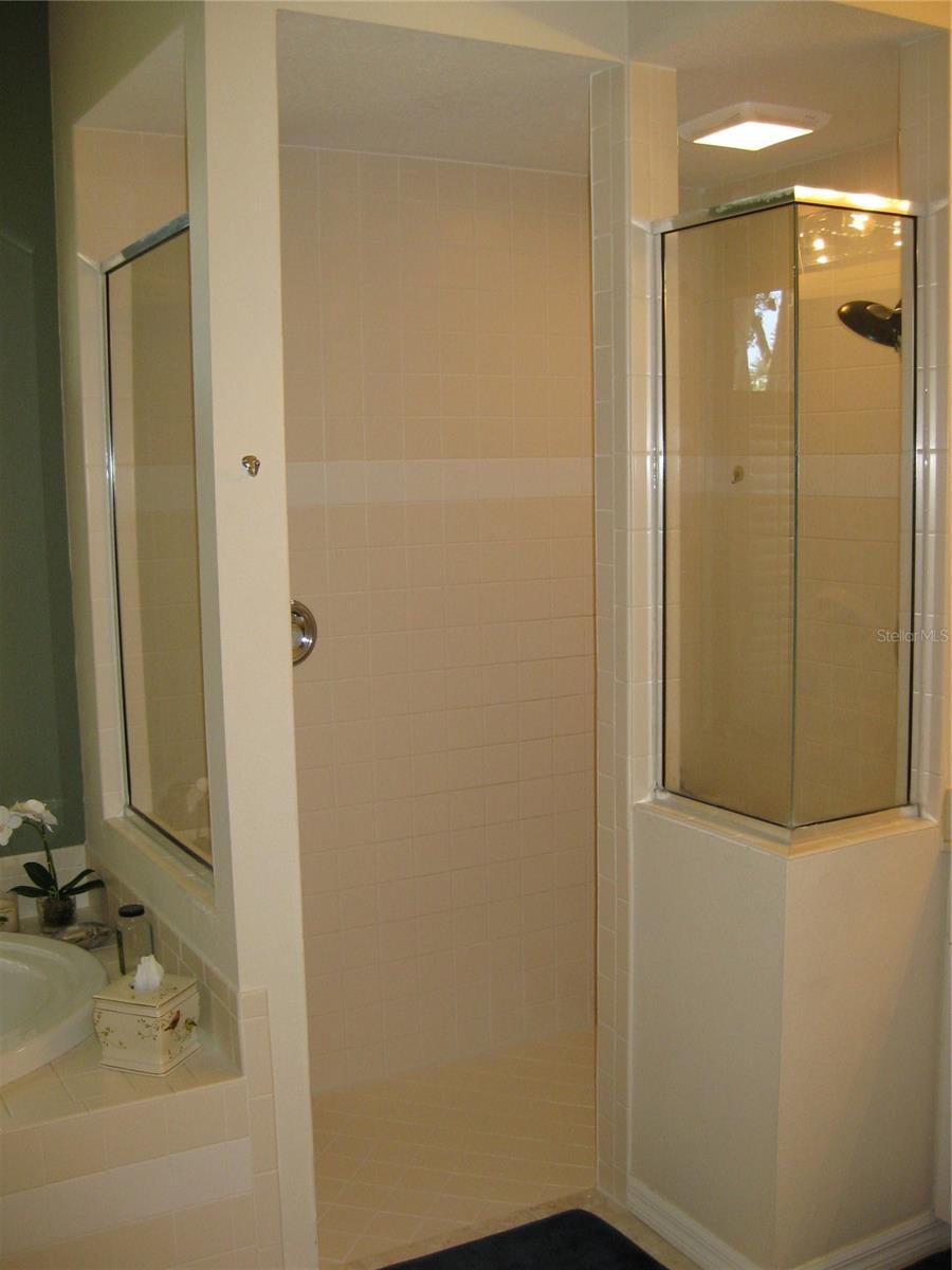 THREE OAKS UNIT 1 - Residential