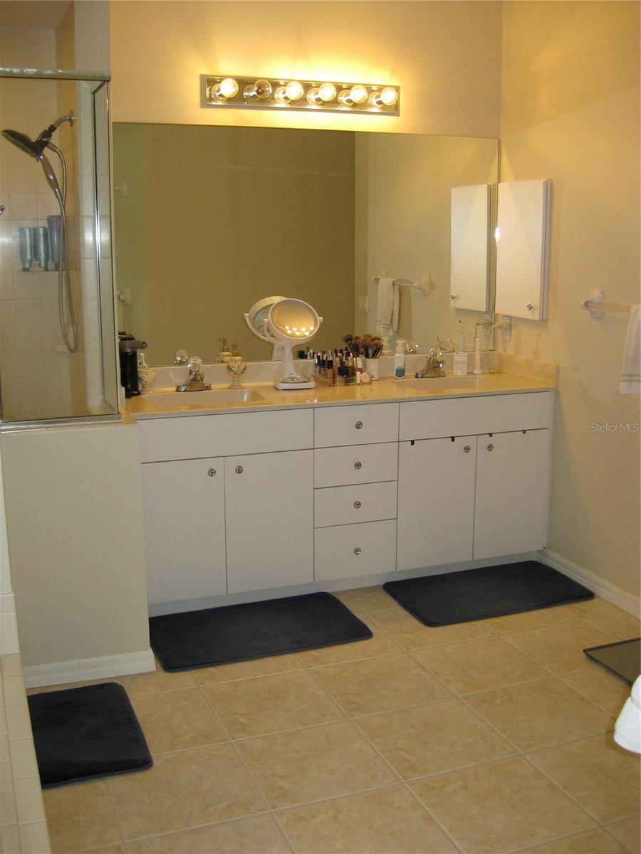 THREE OAKS UNIT 1 - Residential