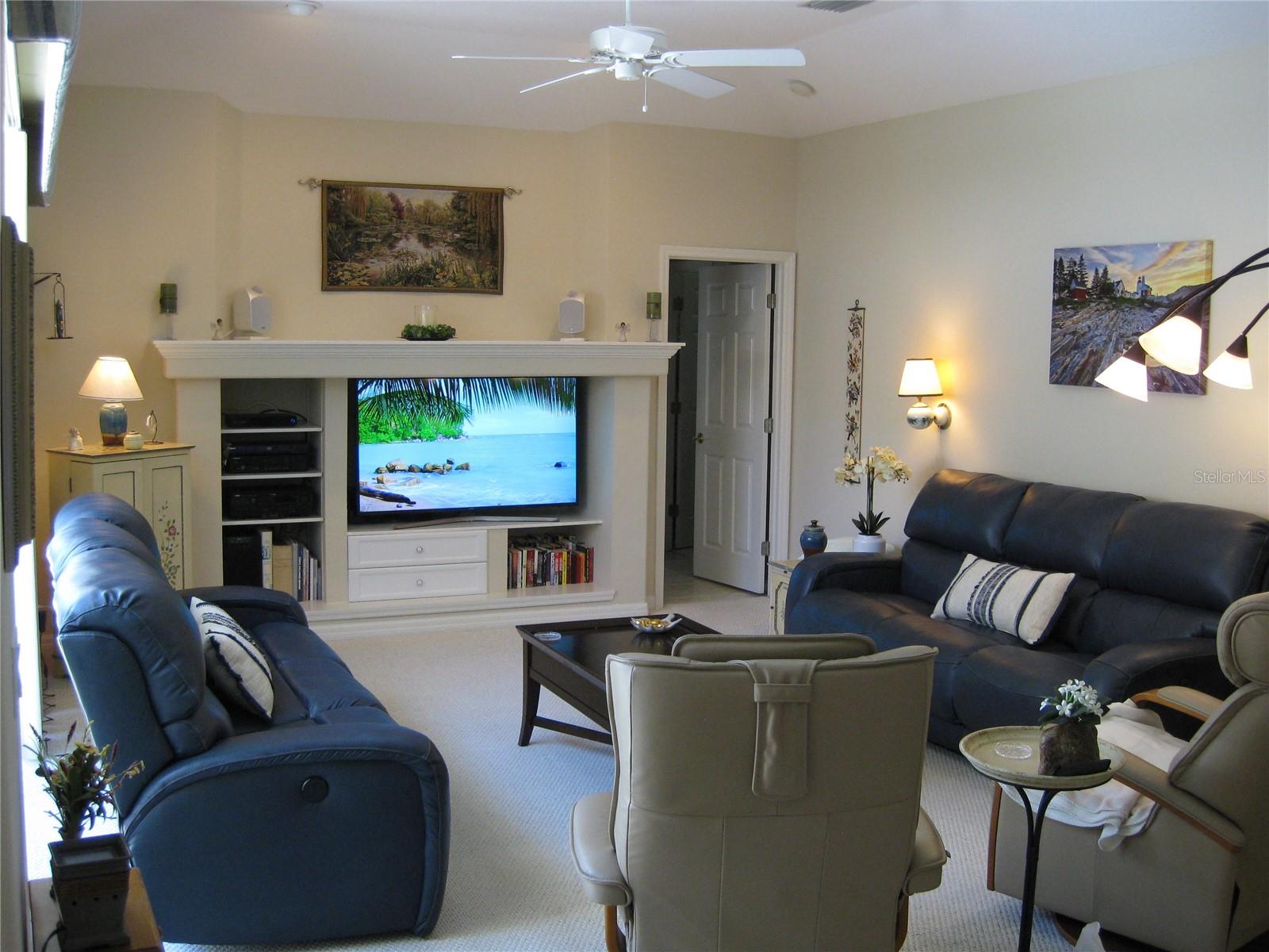 THREE OAKS UNIT 1 - Residential