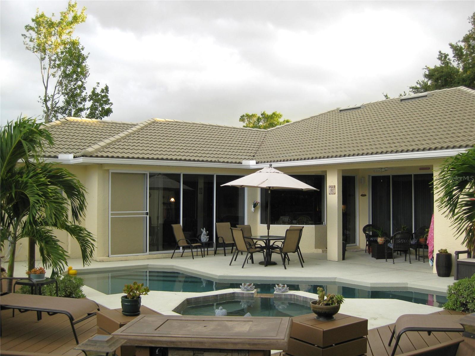 THREE OAKS UNIT 1 - Residential