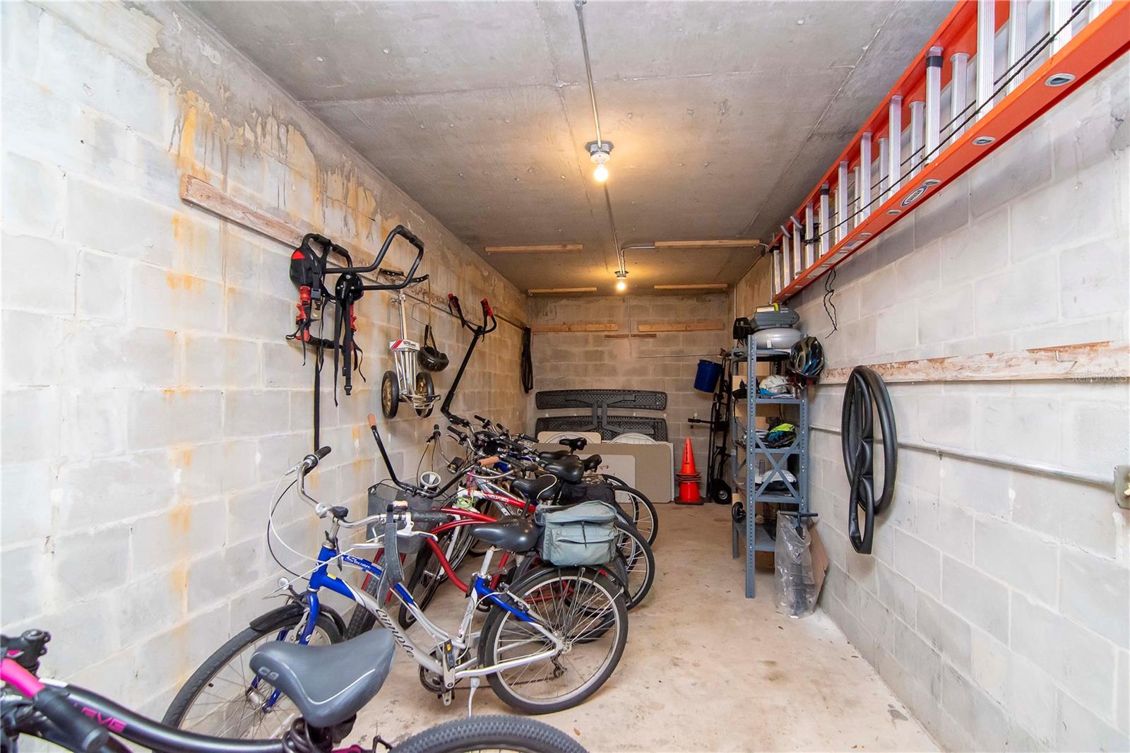 DOUGLAS ARMS - Residential