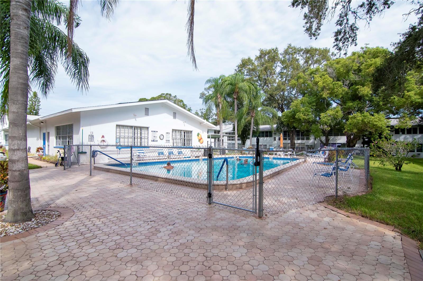 DOUGLAS ARMS - Residential