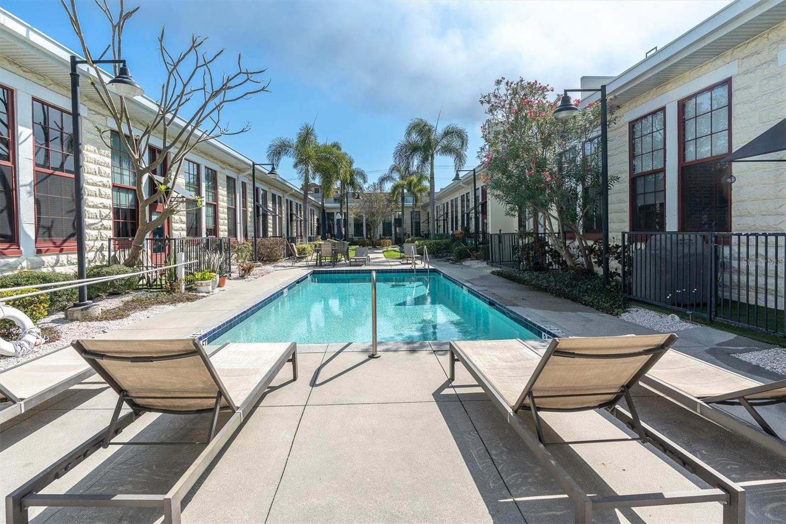 BOX FACTORY LOFTS - Residential