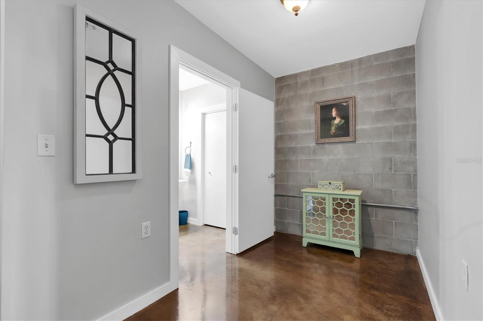 BOX FACTORY LOFTS - Residential