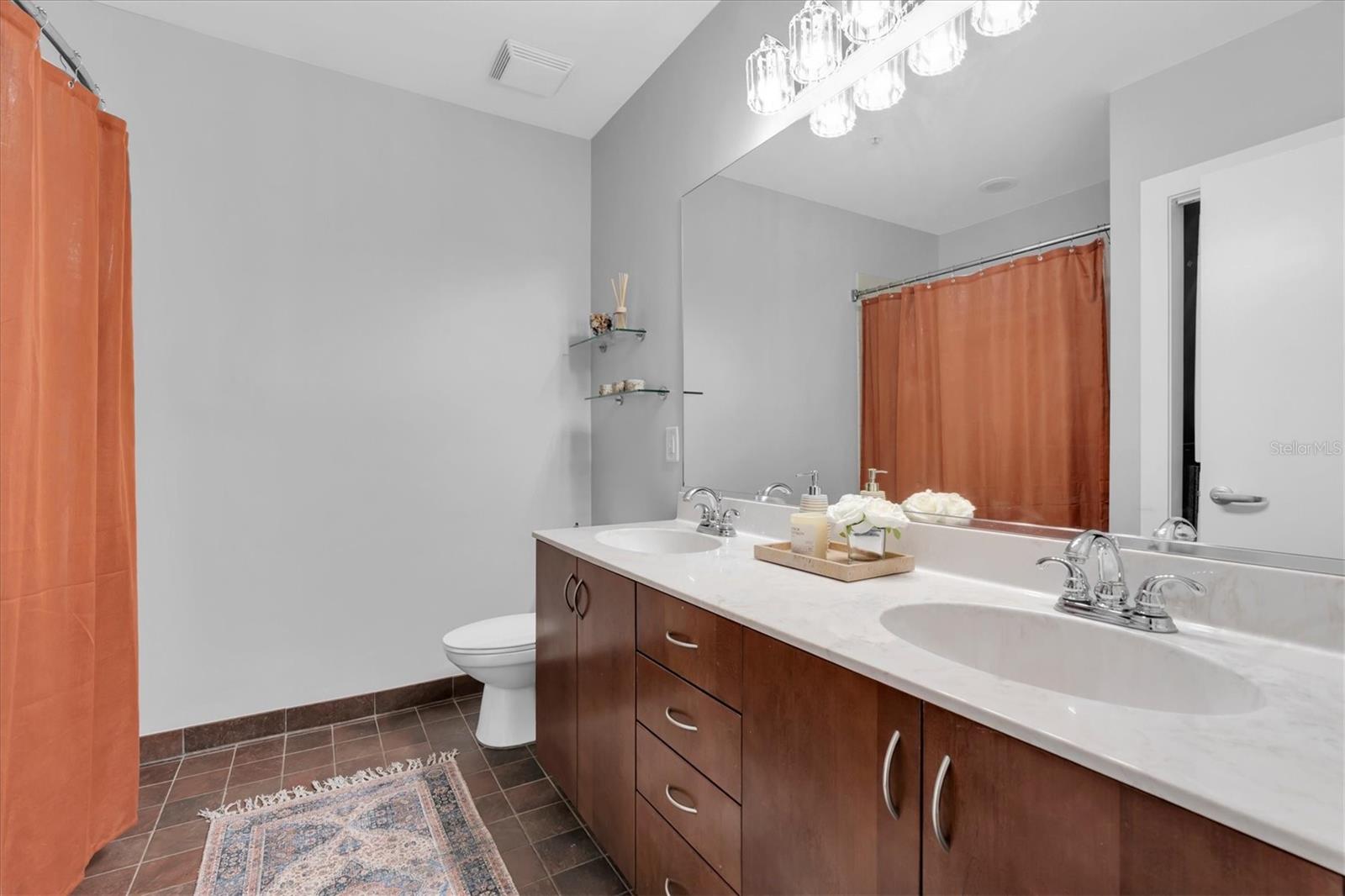 BOX FACTORY LOFTS - Residential