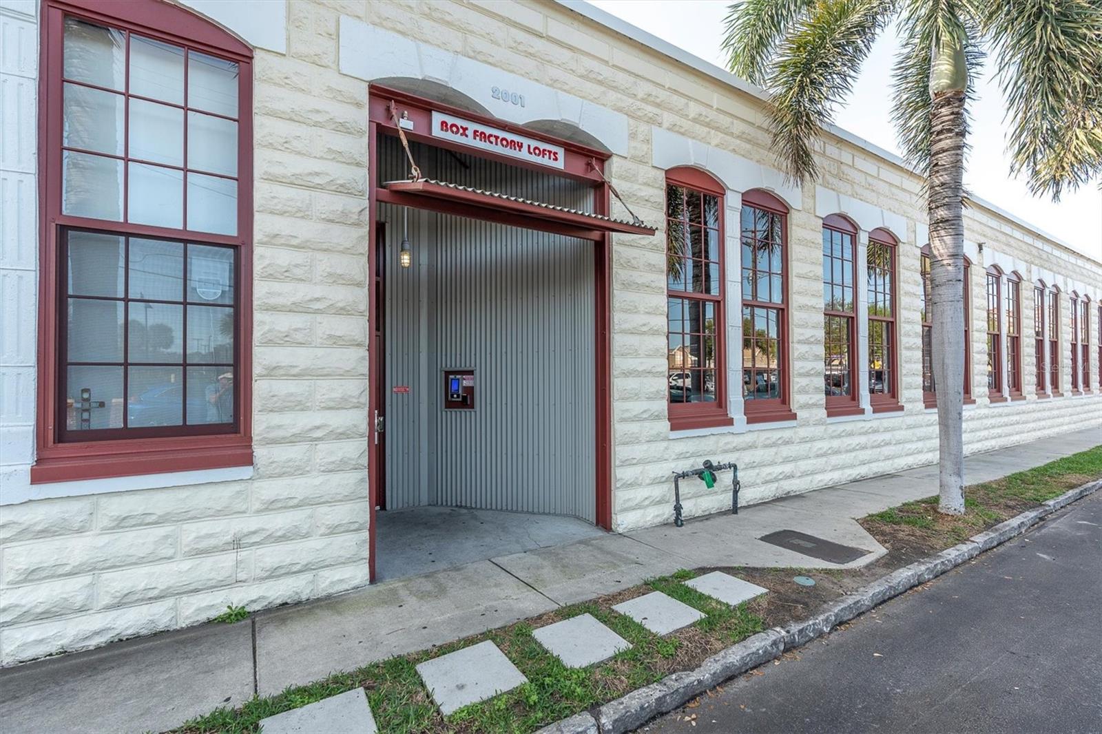 BOX FACTORY LOFTS - Residential