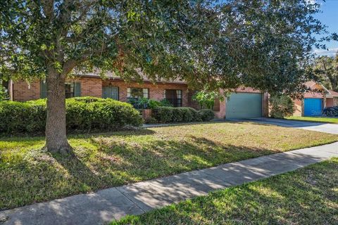 A home in VALRICO