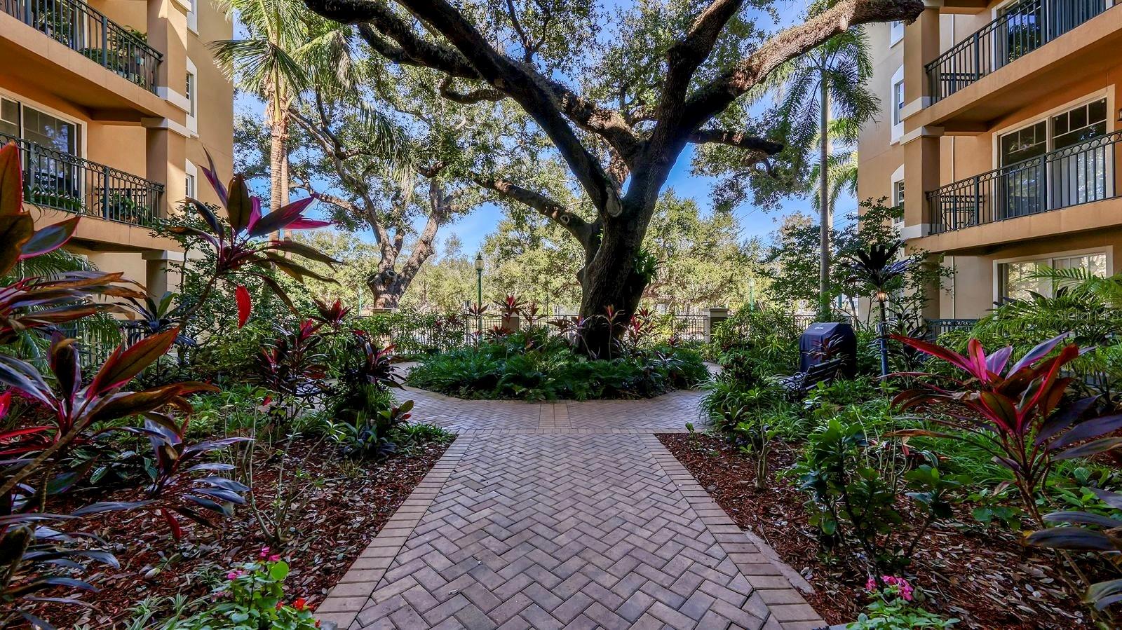 BROADWAY PROMENADE - Residential