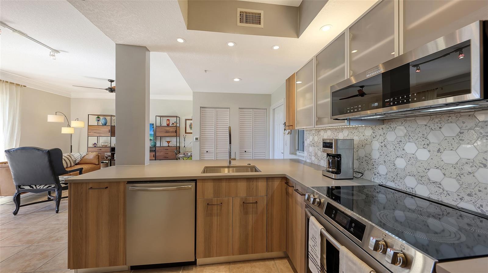 BROADWAY PROMENADE - Residential