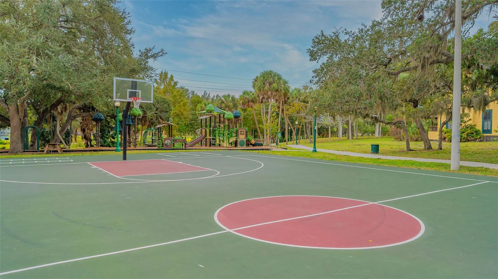 BROADWAY PROMENADE - Residential