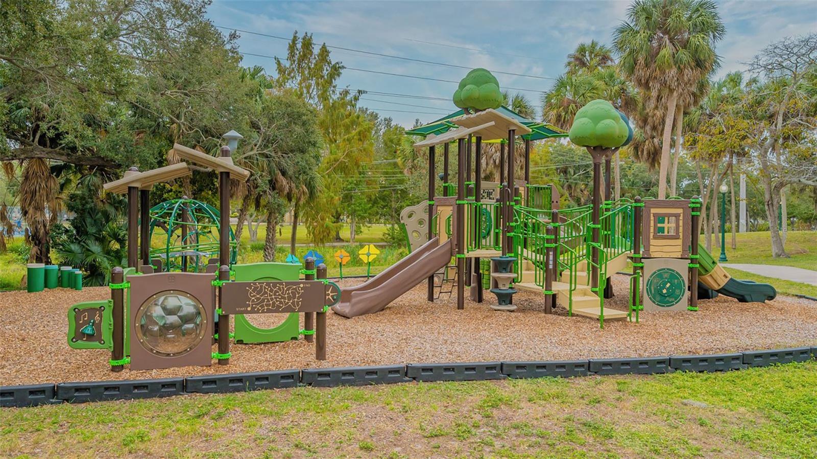 BROADWAY PROMENADE - Residential