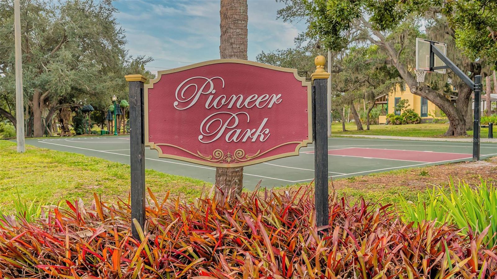 BROADWAY PROMENADE - Residential