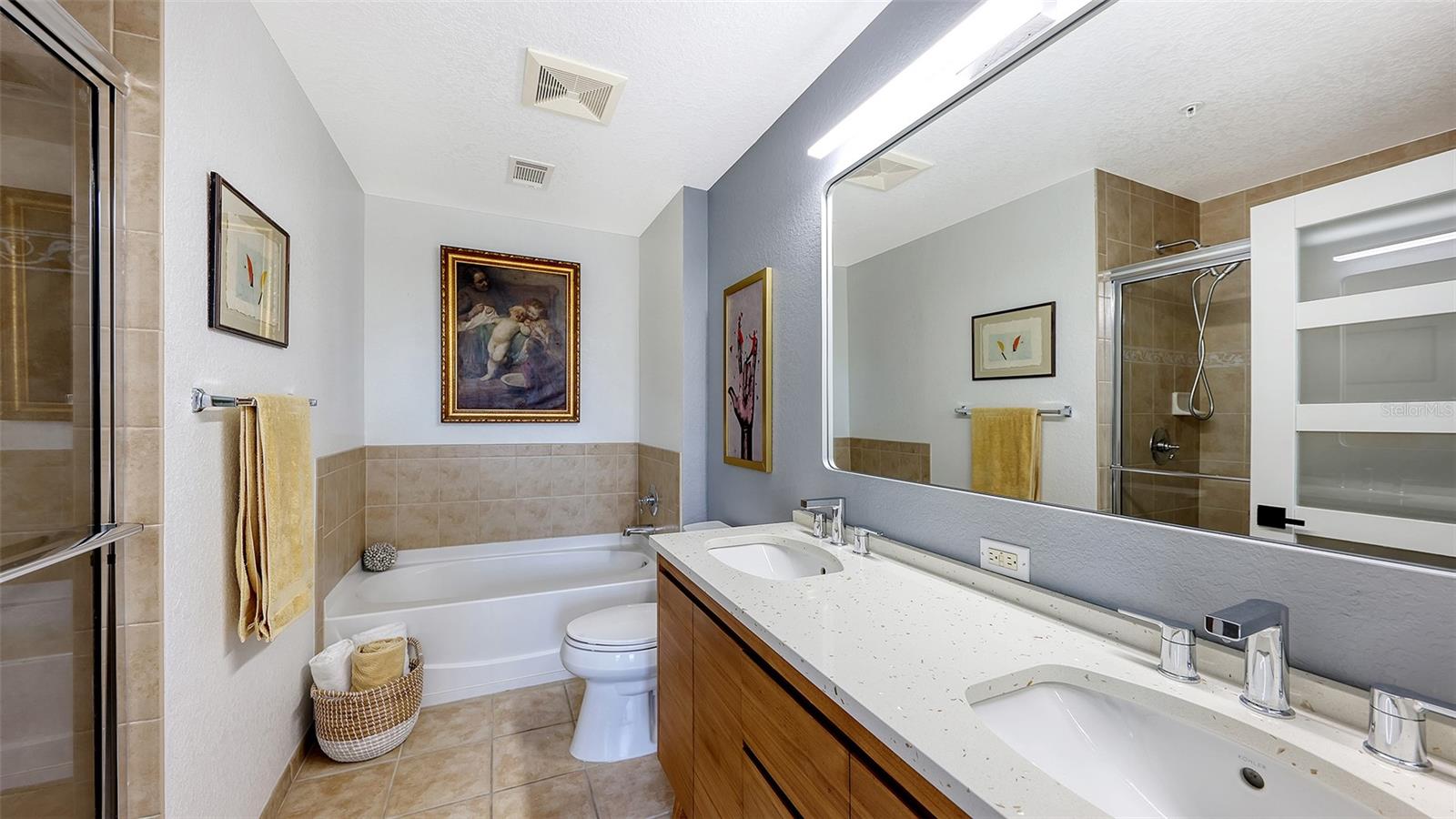 BROADWAY PROMENADE - Residential