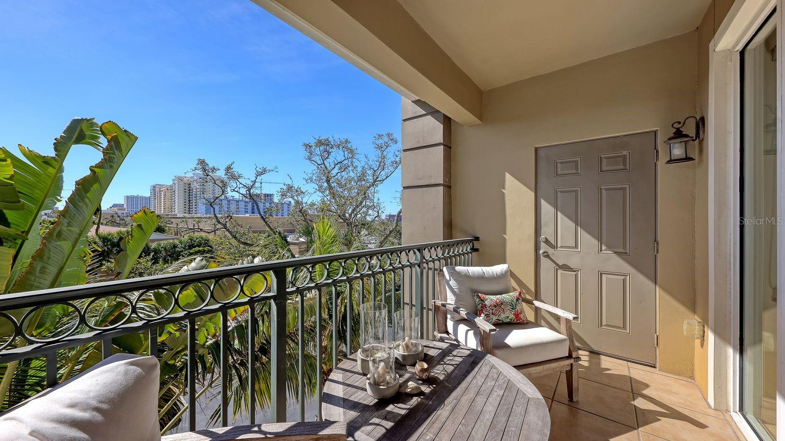 BROADWAY PROMENADE - Residential