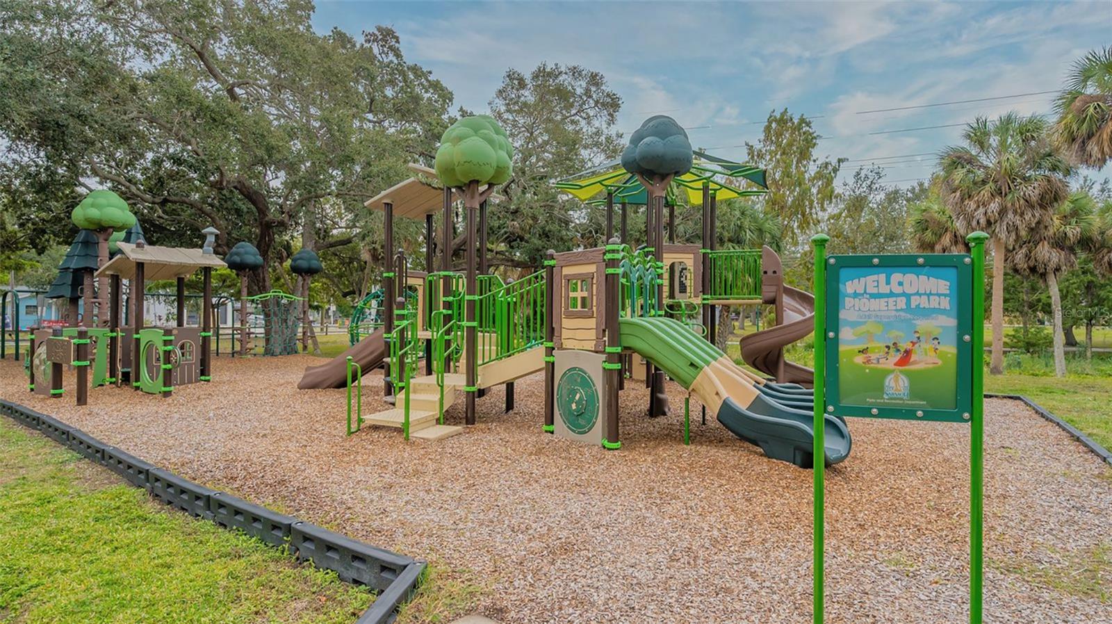 BROADWAY PROMENADE - Residential