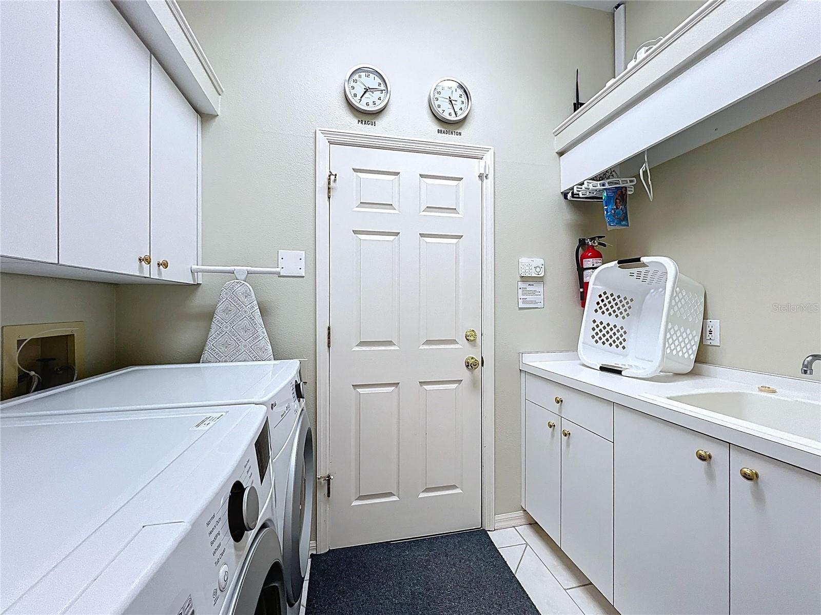 HENLEY - Residential