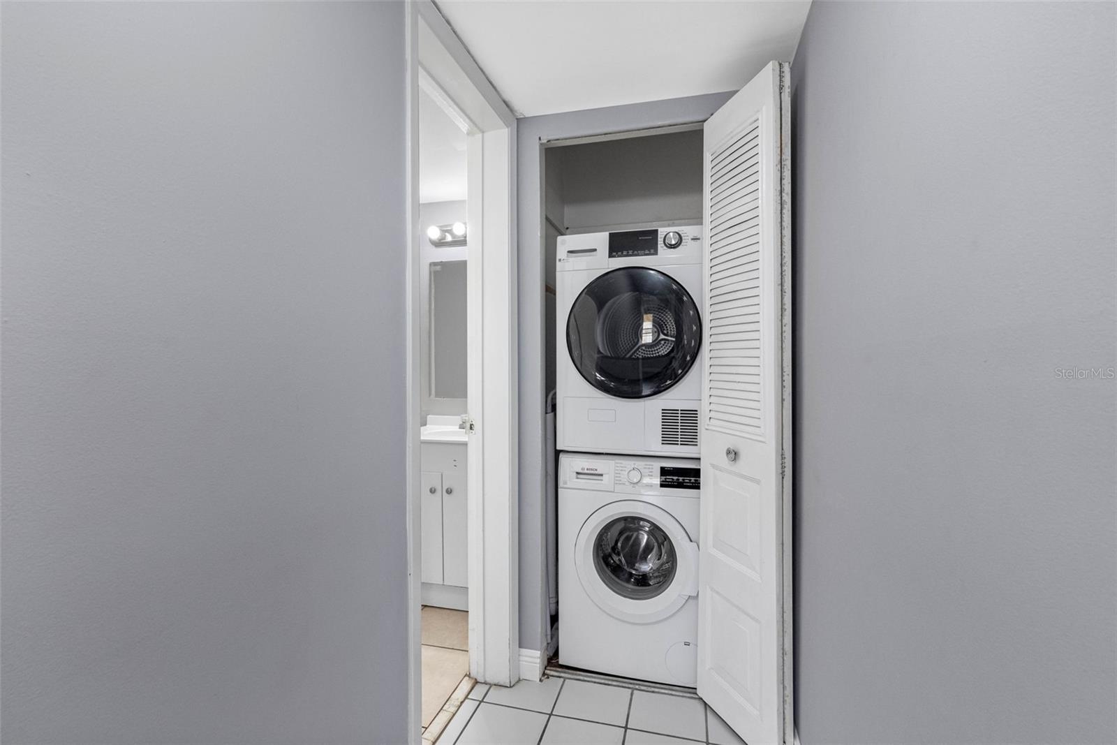 THE TAMPA RACQUET CLUB A CONDO - Residential