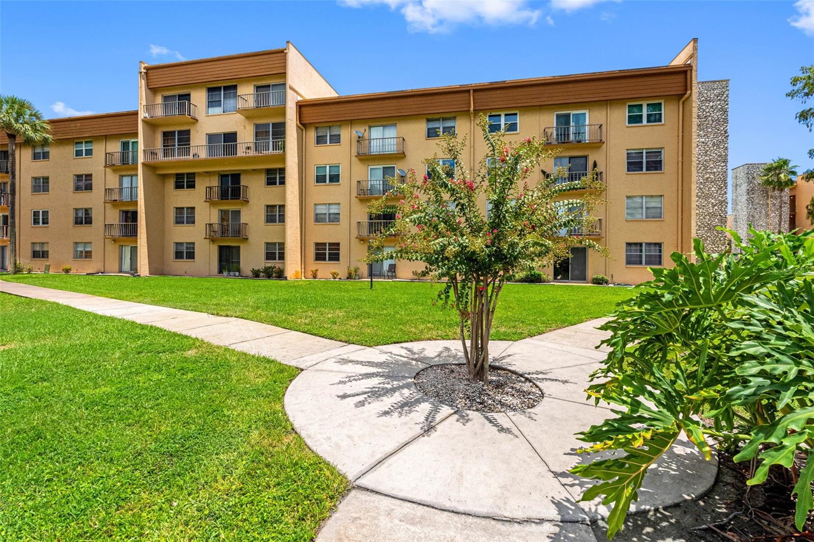 THE TAMPA RACQUET CLUB A CONDO - Residential