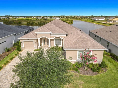 Photo of 8461 Bridgeport Bay Circle, Mount Dora, FL 32757 (MLS # G5112548)