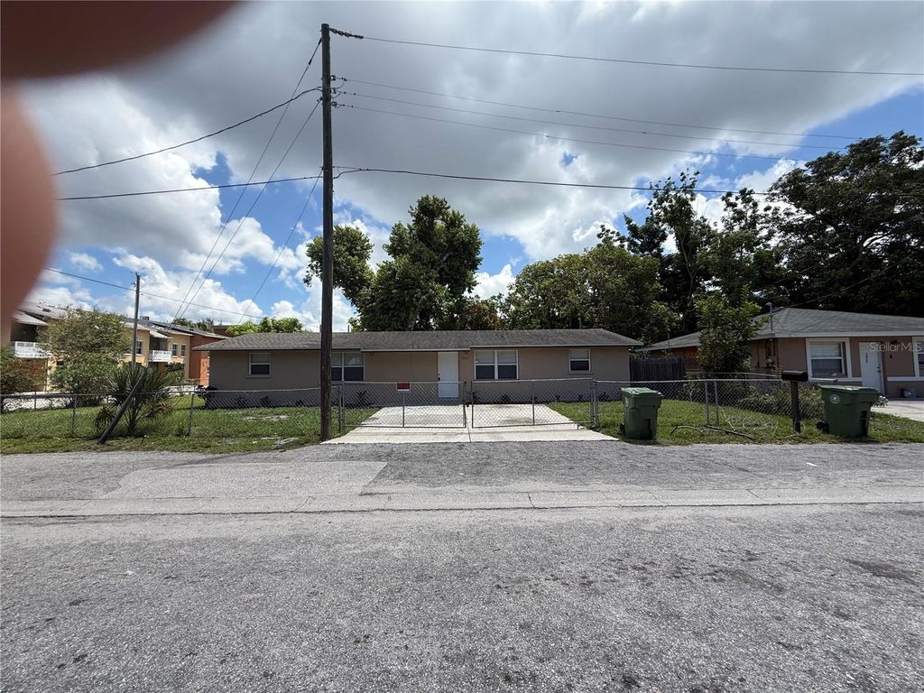 Photo of 1007 8th Street W, Bradenton, FL 34205 (MLS # A4661647)