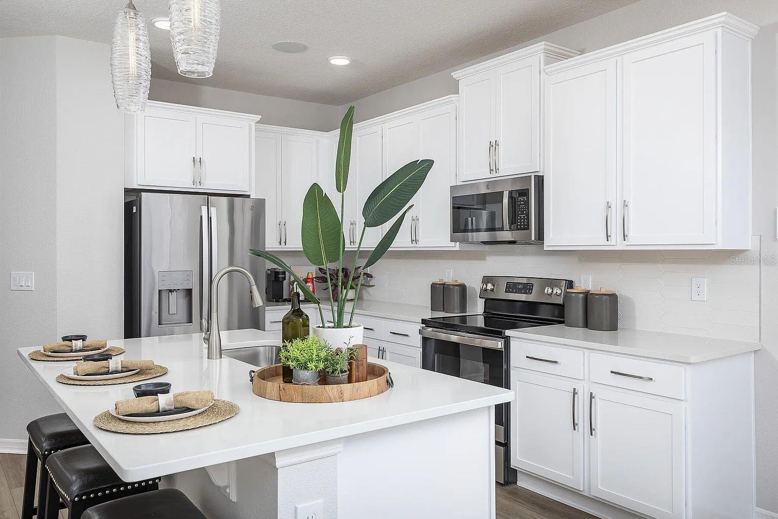 ENCORE/OVATION PH 4B SEC 19 - Residential Lease