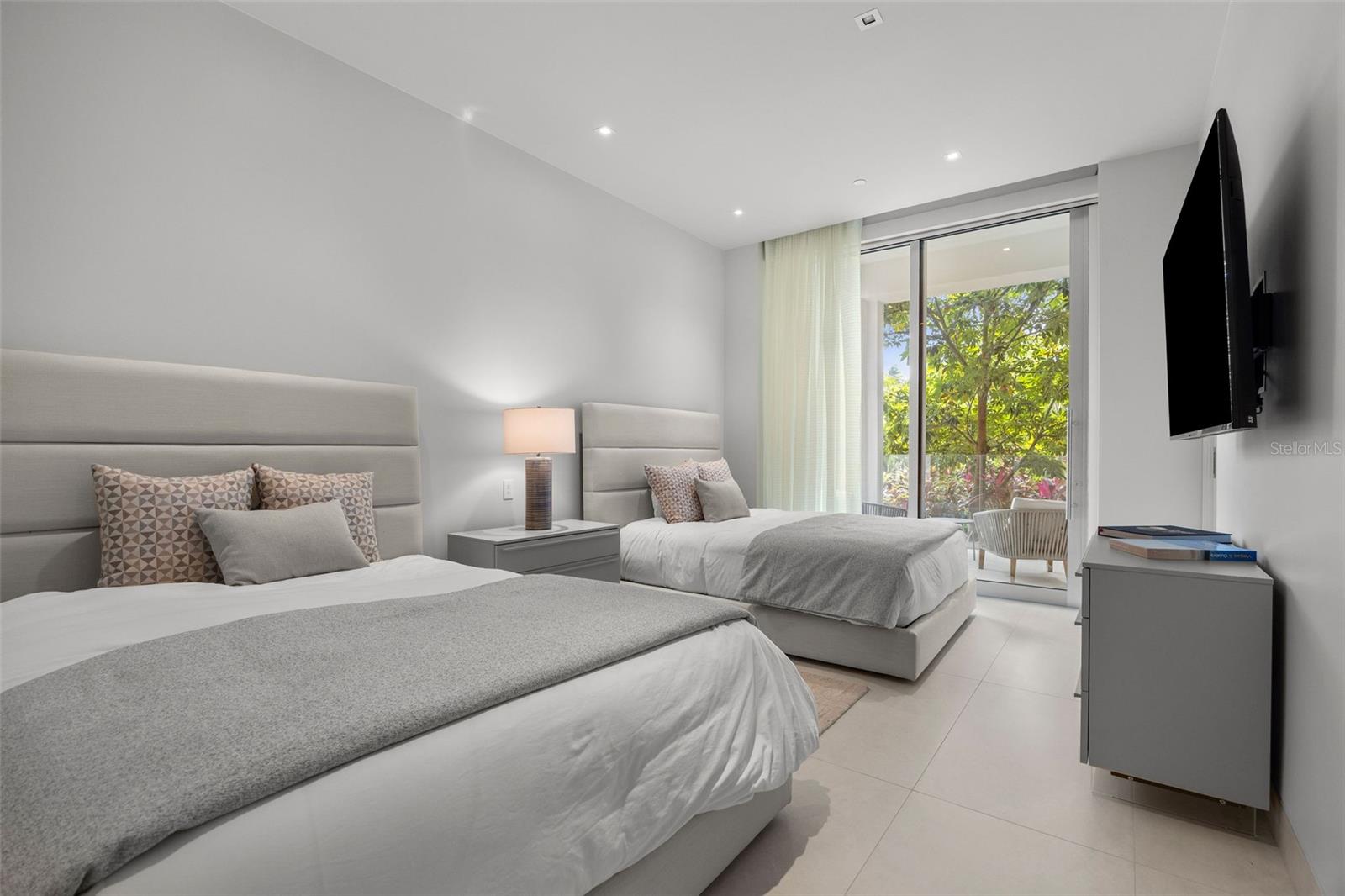 OCEAN DRIVE RESIDENCES - Residential